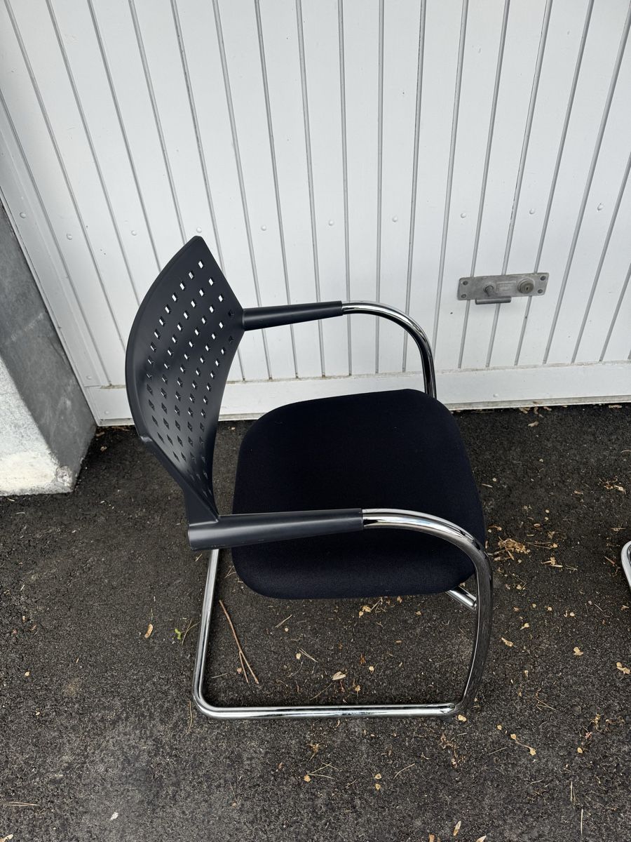 Vitra Sedie: Vitra visavis Freischwinger schwarz Chrom Stoff – Usato da zürich venduto da Mito3 1