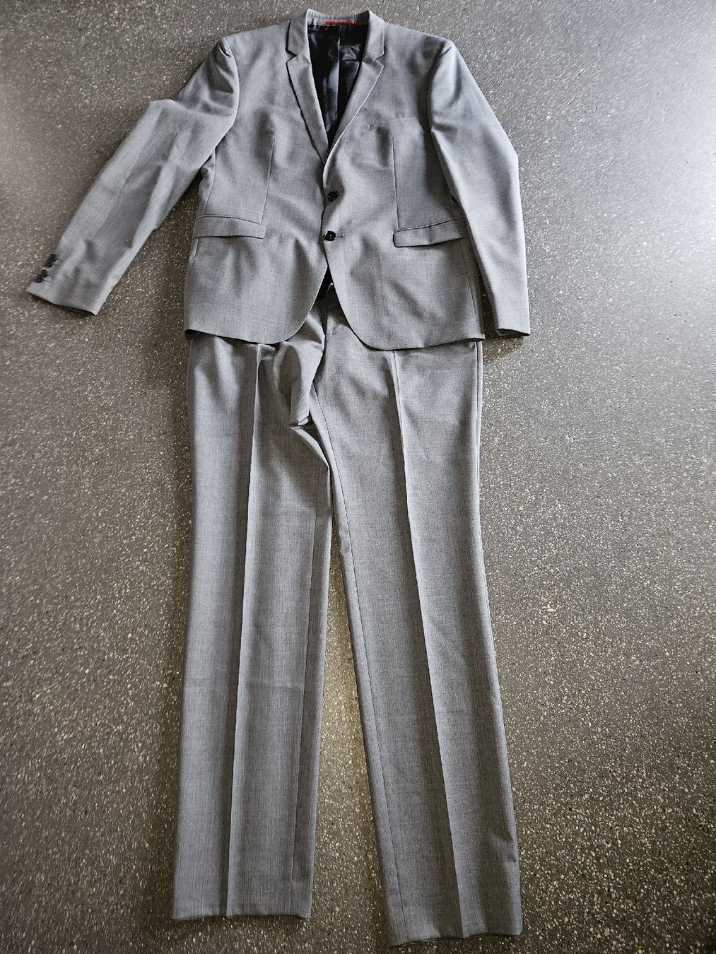 Hugo Boss Completi: Anzug Hugo Boss Grau Gr Herren 54  – Nuovo (secondo la descrizione) da Anwil venduto da tamoos 2