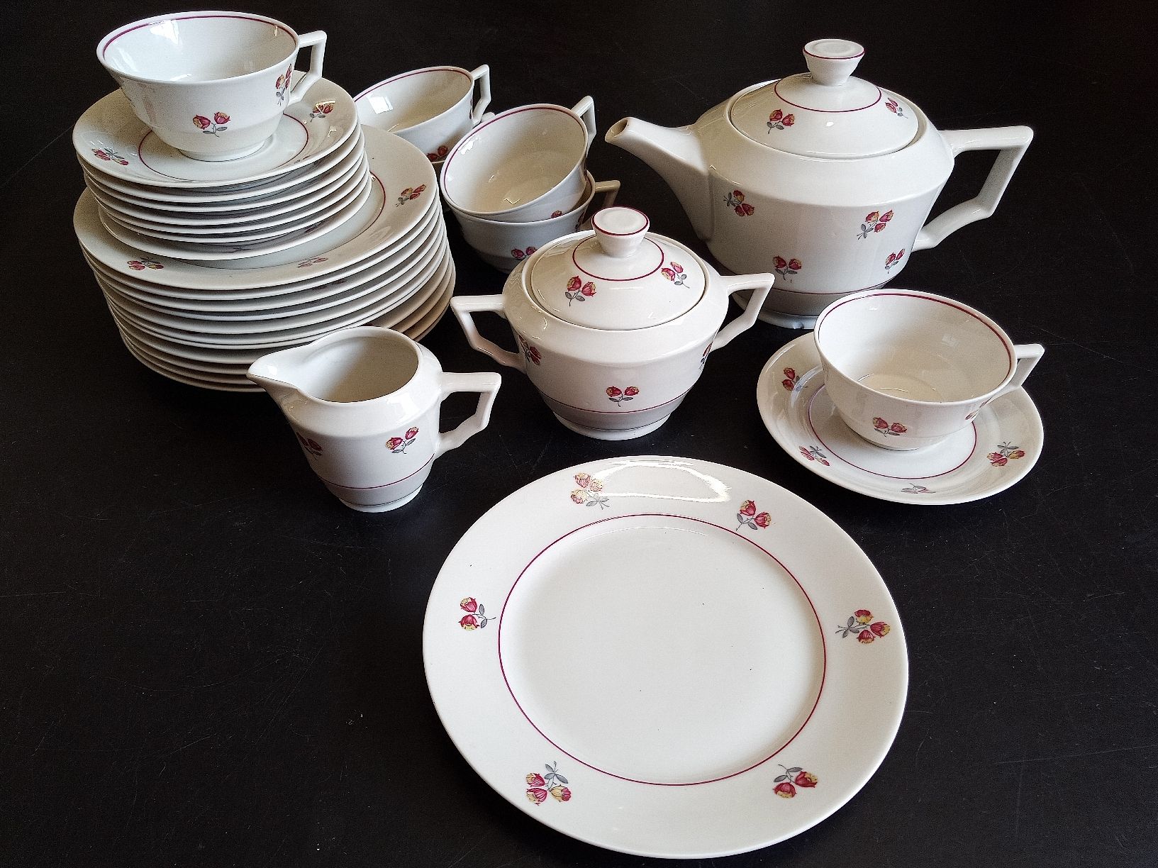 Set di piatti: Langenthal Teeservice 6Personen - Tee Geschirr Set – Usato da Reiden venduto da Zofi-Brocki 1