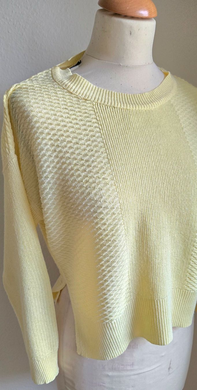 Top: Pull léger jaune pâle taille XS – Usato da Genève venduto da Saleena 1