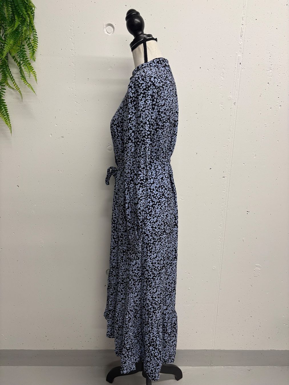Vestiti: MSCH Kleid Blumenmuster schwarz/hellblau Gr. XS/S Viskose – Nuovo (secondo la descrizione) da Regensdorf venduto da secondchancefashion 2