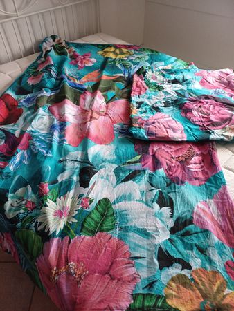 Bettwäsche-Set mit Blumenmuster, wie neu