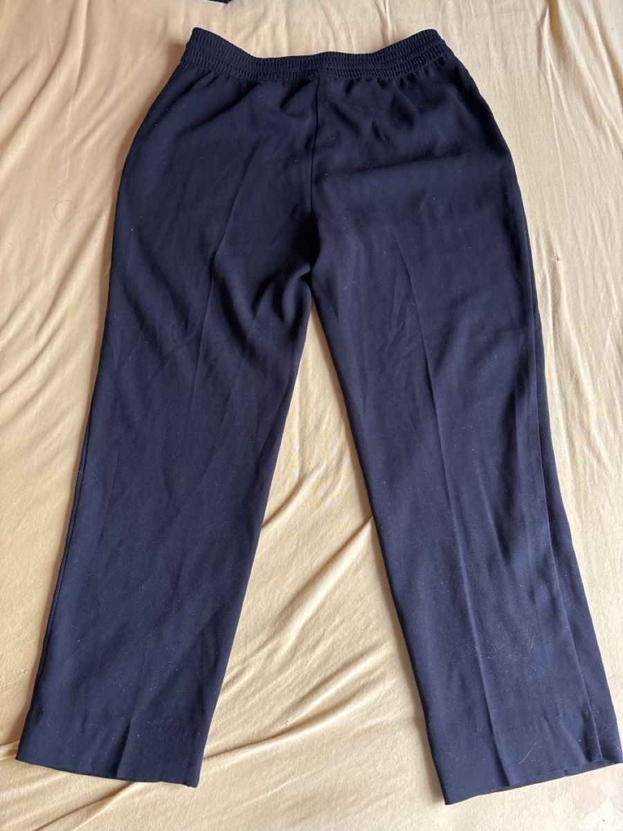 H&M Pantaloni: Pantalon noir H&M Taille 36 – Usato da La Chaux-de-Fonds venduto da lea_77ly 2