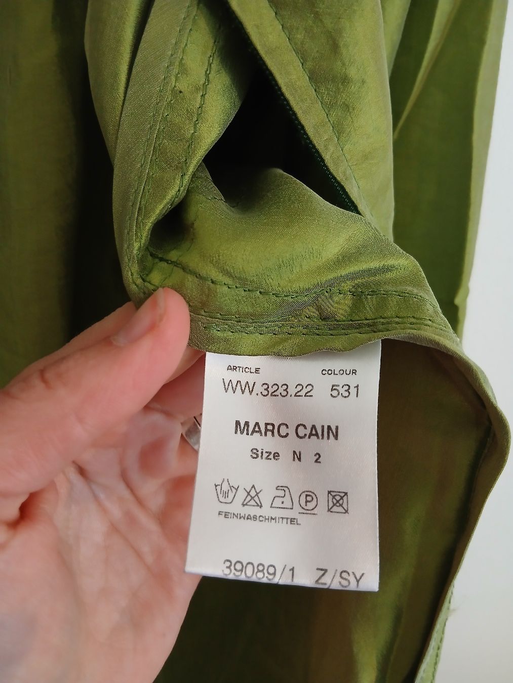 Marc Cain Camicette: Marc Cain Collection Silk Blazer Blouse Size N2 – Nuovo (secondo la descrizione) da Wil SG venduto da tre_g2l7 4