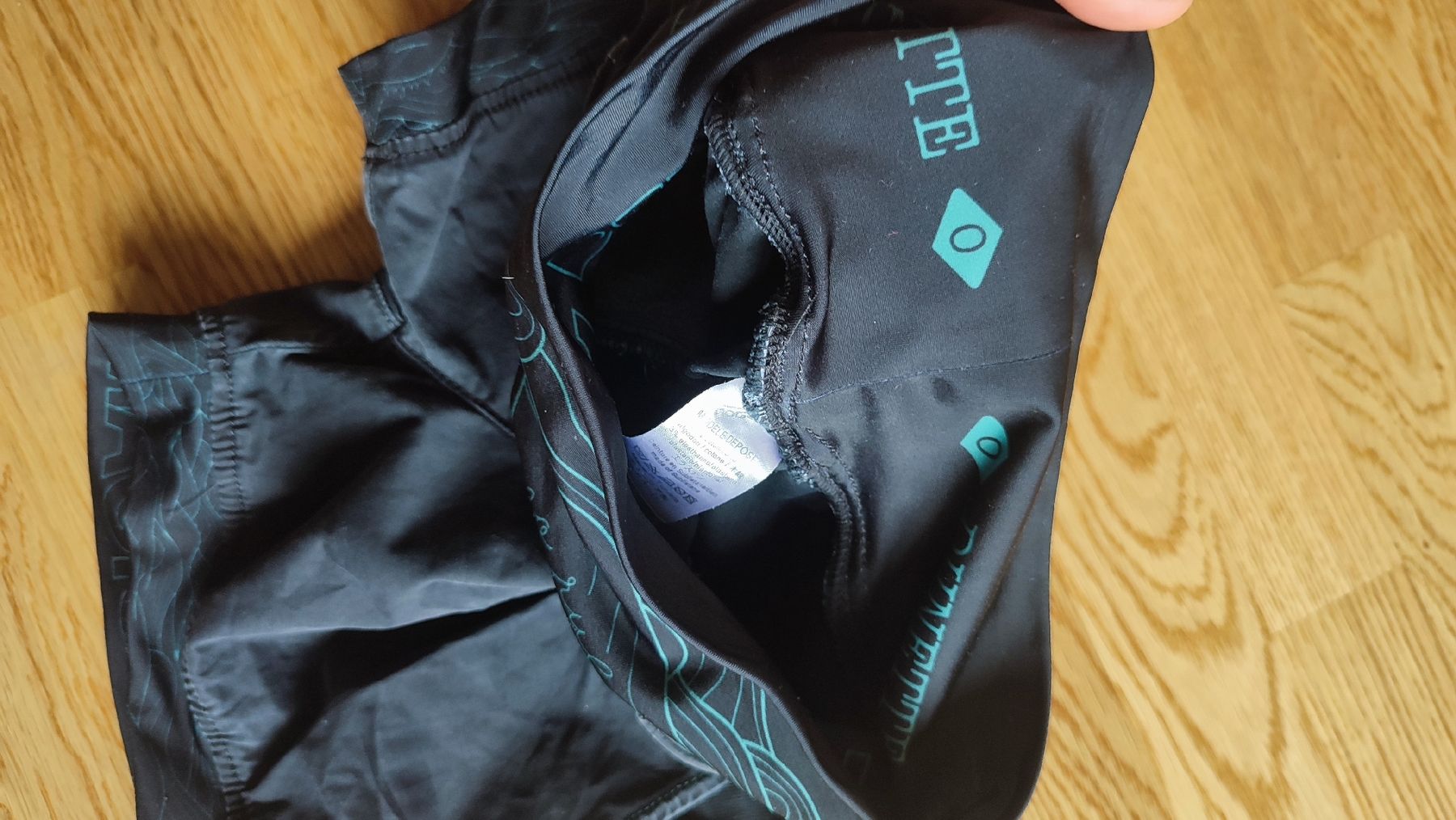 Pantaloni: Schicke kurze Sporthose XS – Usato da Basel venduto da kopfstand 3