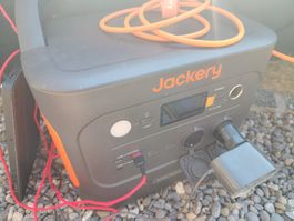 Jackery Outdoor Solargenerator (Batterie und Panel)