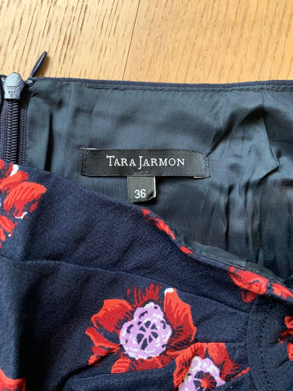 Vestiti: Tara Jarmon Jupe Blumen – Usato da Zürich venduto da aow_8p7m 3