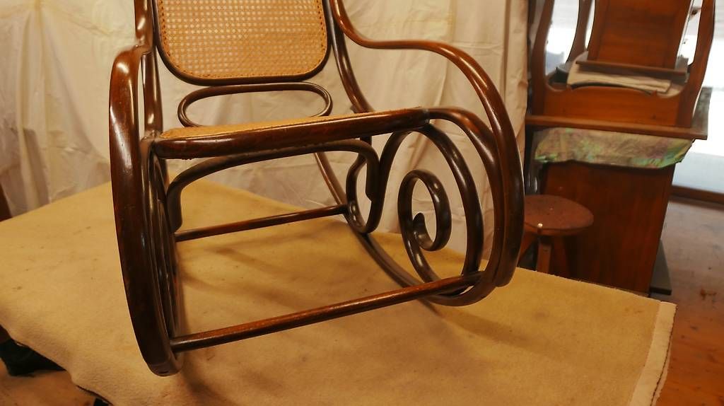 Thonet Stühle: Schaukelstuhl Thonet dunkel – Gebraucht aus Bern von Marcuse2004 1