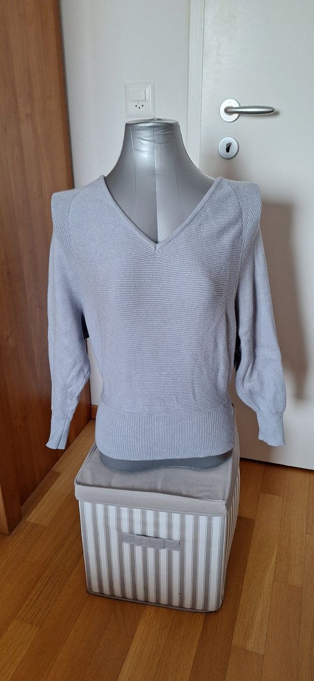 Pullover & Sweatshirts: joli pull bleu, dos dentelle – Neu und originalverpackt aus Lussery-Villars von pousinete02 2