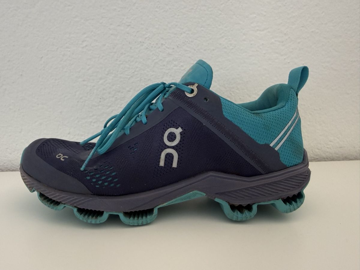 On Scarpe da donna: On-Cloud (Frauen), Grösse 37 – Nuovo (secondo la descrizione) da Biel/Bienne venduto da jul_ghc6 1