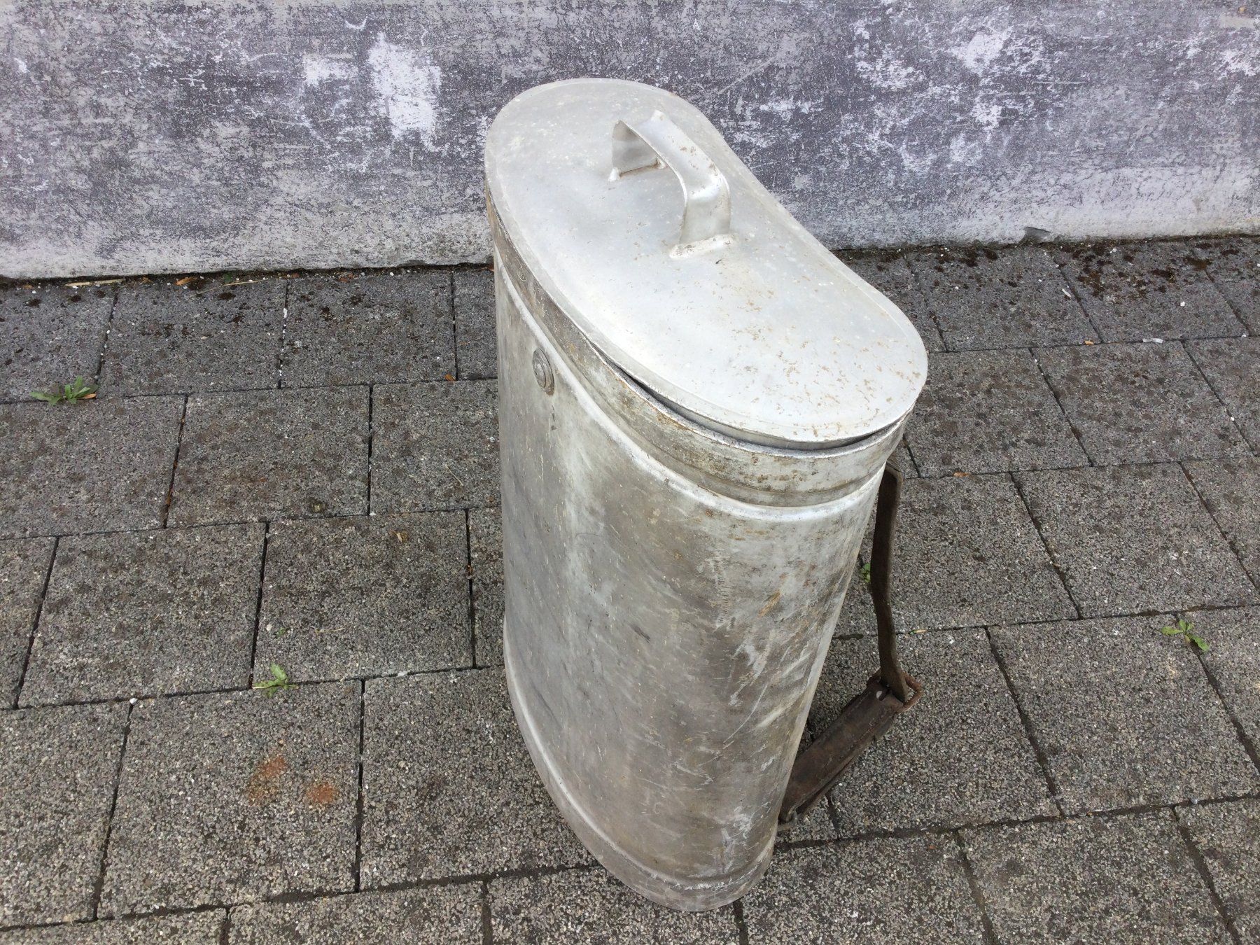 Outils anciens: Alte Aluminium Milchtanse oder Milchtause – D'occasion à Wangen SZ par kuriosum12 6
