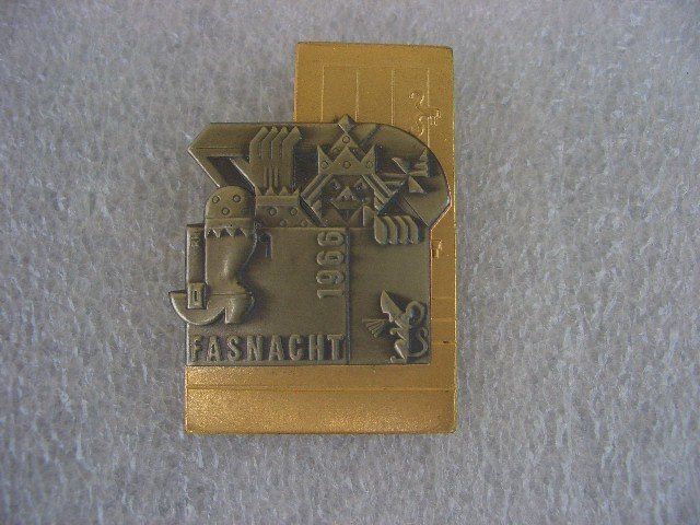 Plaketten & Abzeichen: BASLER FASNACHT 1966 Goldplakette – Gebraucht aus Thürnen von Chluuri