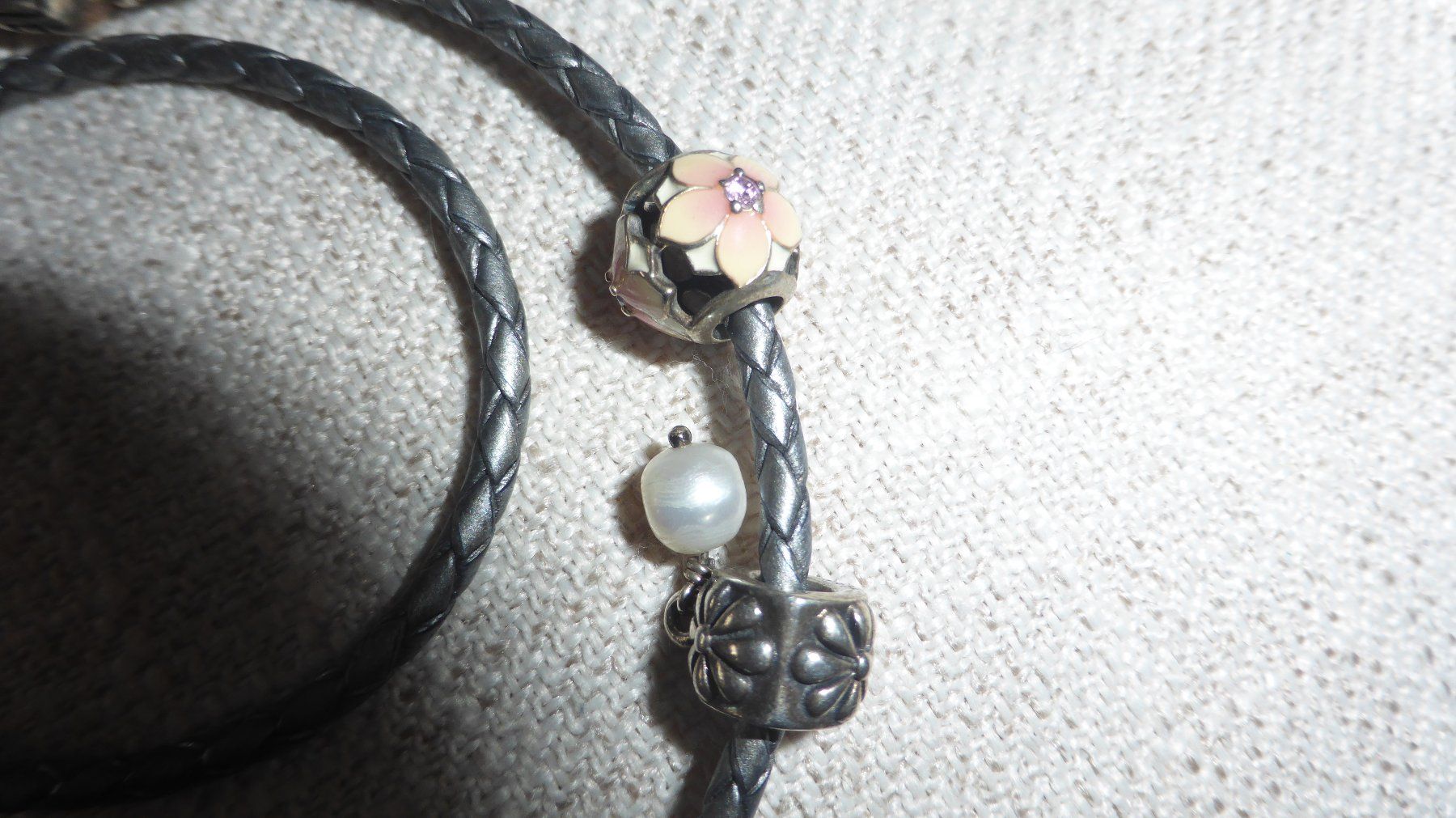 Pandora Armbänder & -reifen: Bracelet Pandora avec 4 charms – Gebraucht aus Genève von LucieA01 2