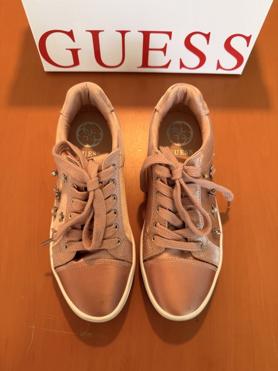 Guess Scarpe da donna: Guess Damenschuhe Gr. 38 Rosa Seide  – Usato da Wädenswil venduto da stg_9zfm 2