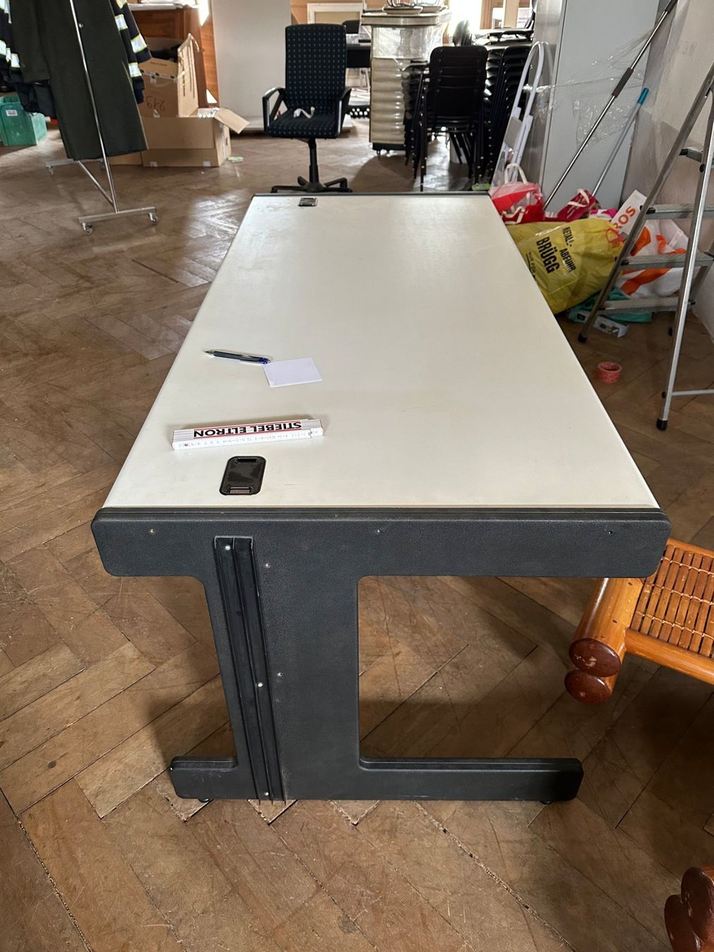 Bureaux: Bürotisch – D'occasion à Brügg BE par TSP02