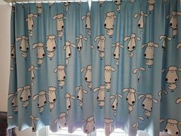 Vorhänge Kinderzimmer, hellblau, weisse Schafe