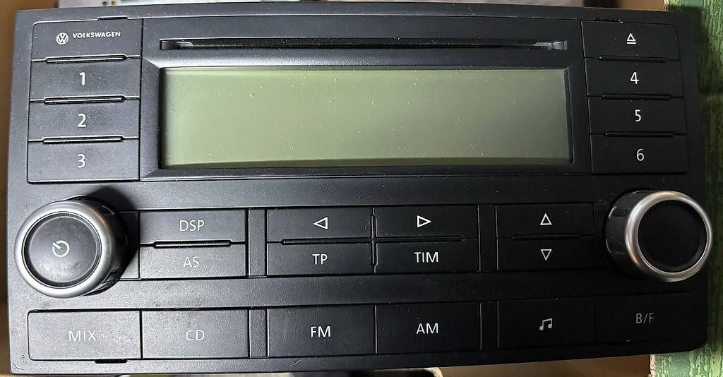 Radio: Original VW T5 - DELTA Radio CD Player – Usato da Epsach venduto da Tchrigu