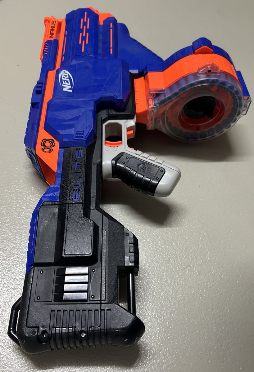 Nerf Giocattoli: Nerf Elite Infinus Spielzeugwaffe – Usato da Luterbach venduto da Magnesium3 2