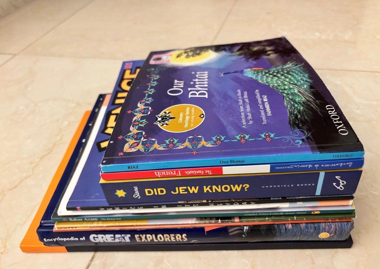 Libri: History Book Collection – CHF 3 each – Nuovo (secondo la descrizione) da Basel venduto da mar_dgx7 3