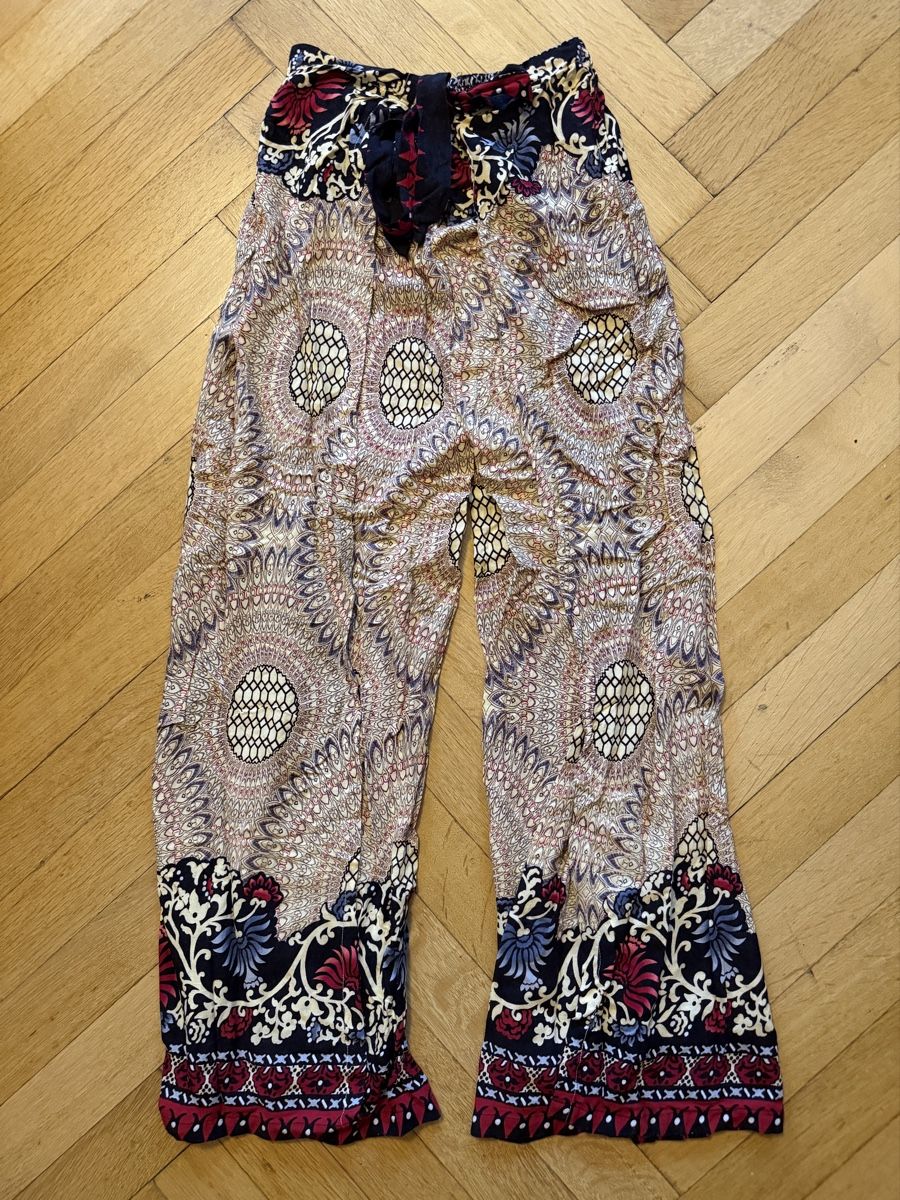 Hosen: Pantalon ample à motifs fleuris & graphiques - taille unique – Neu und originalverpackt aus Lausanne von Stephaniesdressing 1