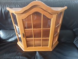 Eckvitrine aus Holz, Landhausstil, guter Zustand!