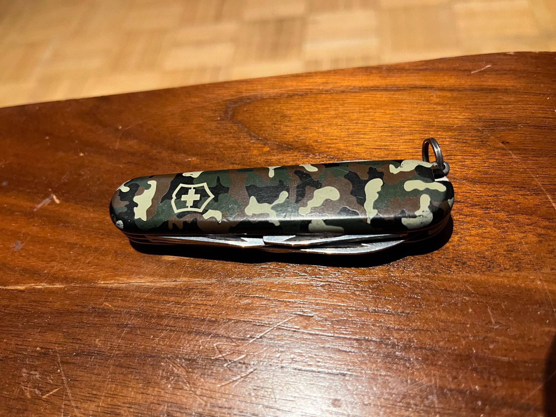 Victorinox Coltelli tascabile: Victorinox Offizier Sackmesser Camouflage – Usato da Basel venduto da Ruemli17