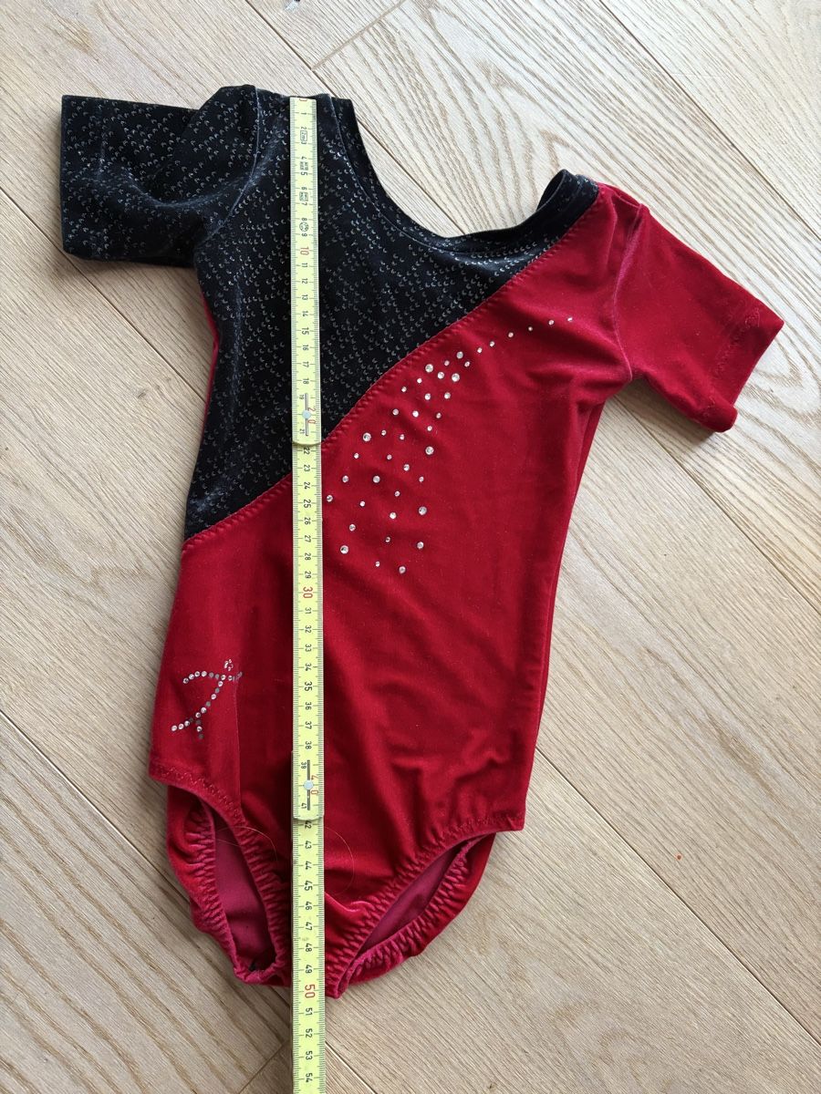 Trainer, Turnhosen & -trikots: Turnanzug rot/schwarz, Gr. 122/128 Strass – Gebraucht aus Stettfurt von catwoman7 4