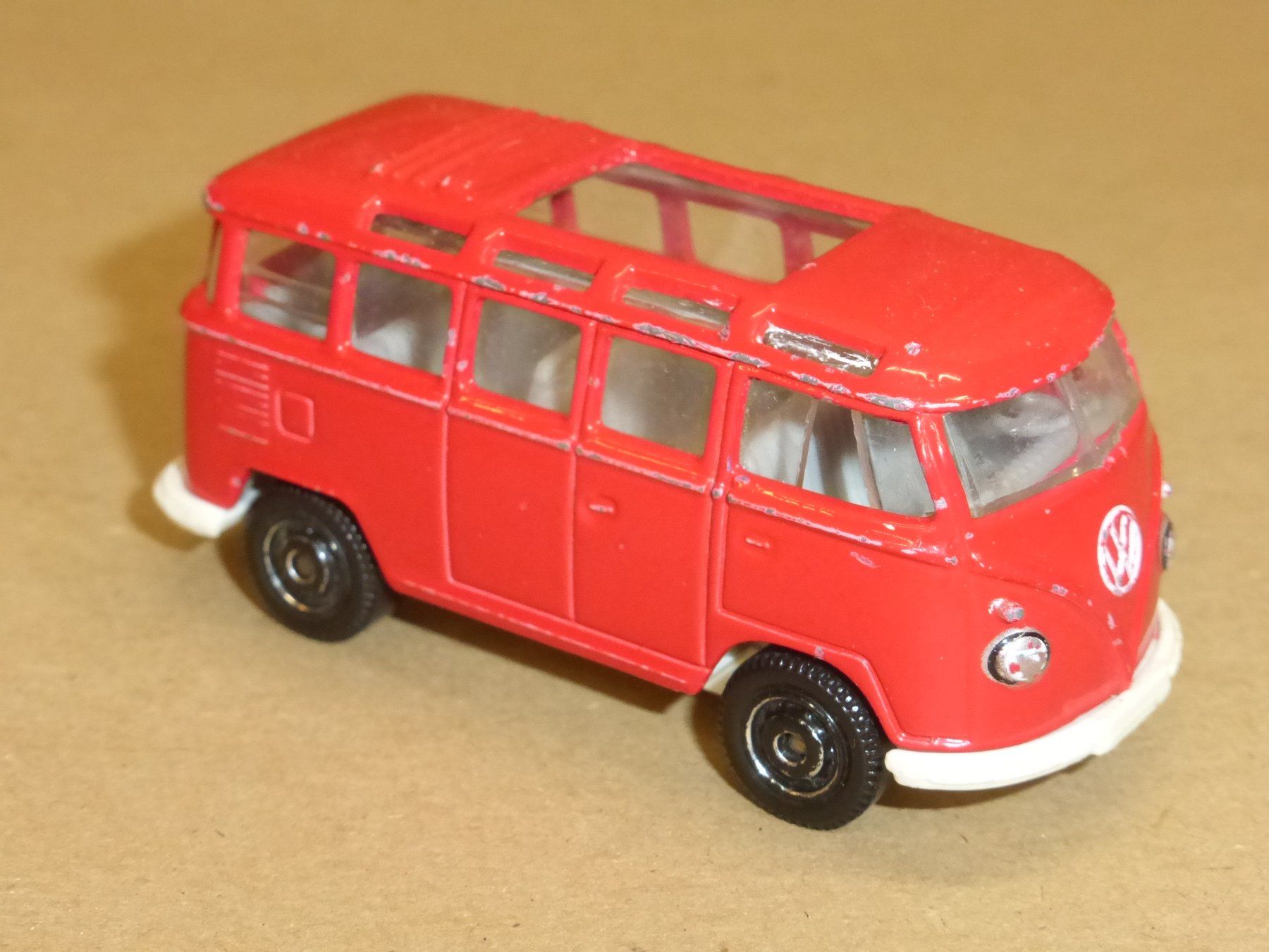 Matchbox Spielzeuge: Matchbox VW Transporter rot Modellauto gebraucht – Gebraucht aus Gempen von Smokie72 1
