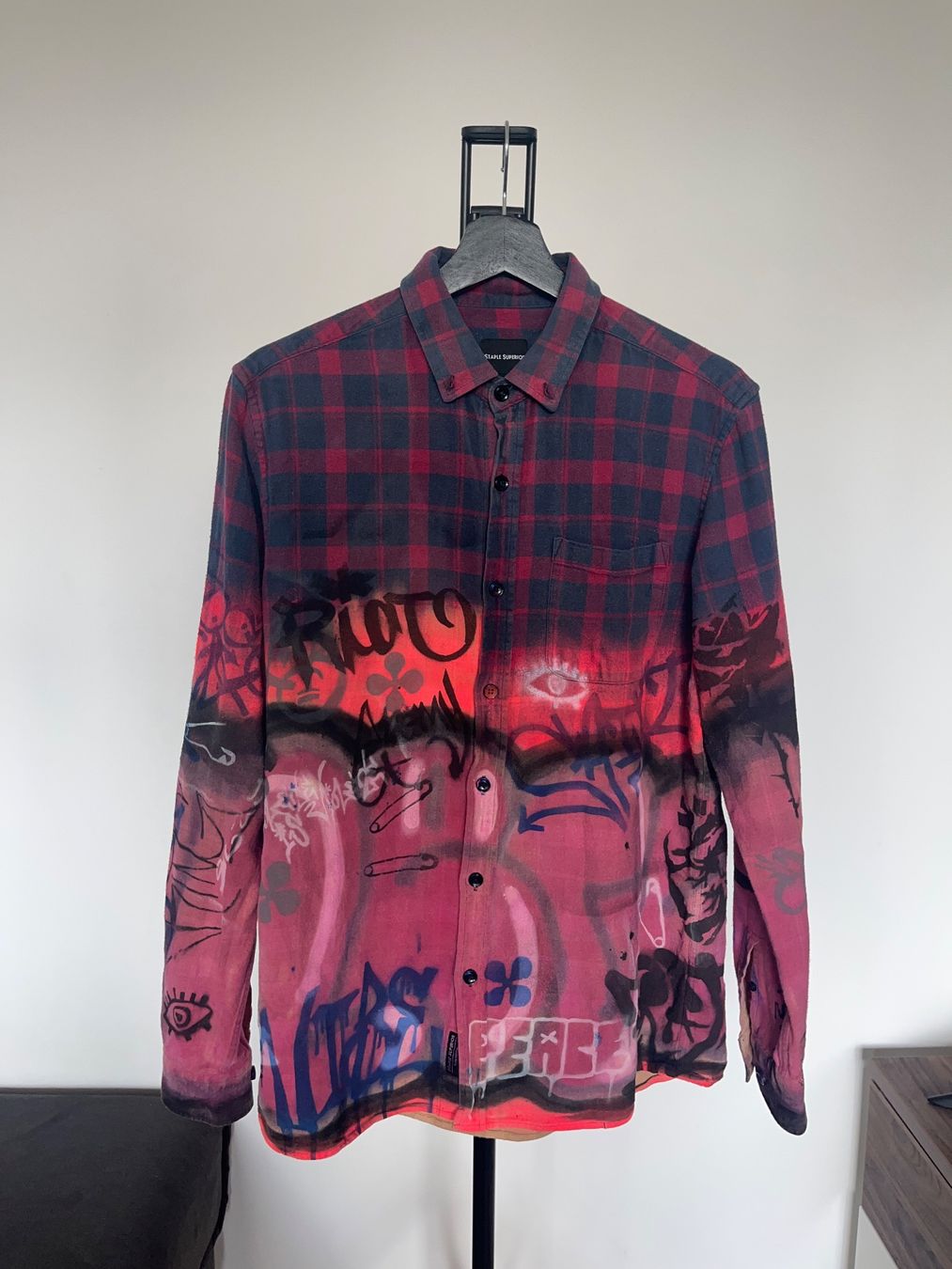 Hemden: Recycled Graffiti Flannel Shirt – Gebraucht aus Bolligen von Zigentala 4