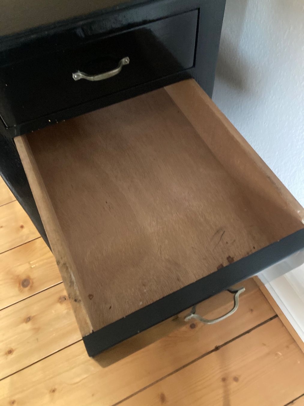 Scrivanie: Kleiner Schreibtisch mit Schubladen – Usato da Basel venduto da Minim 3