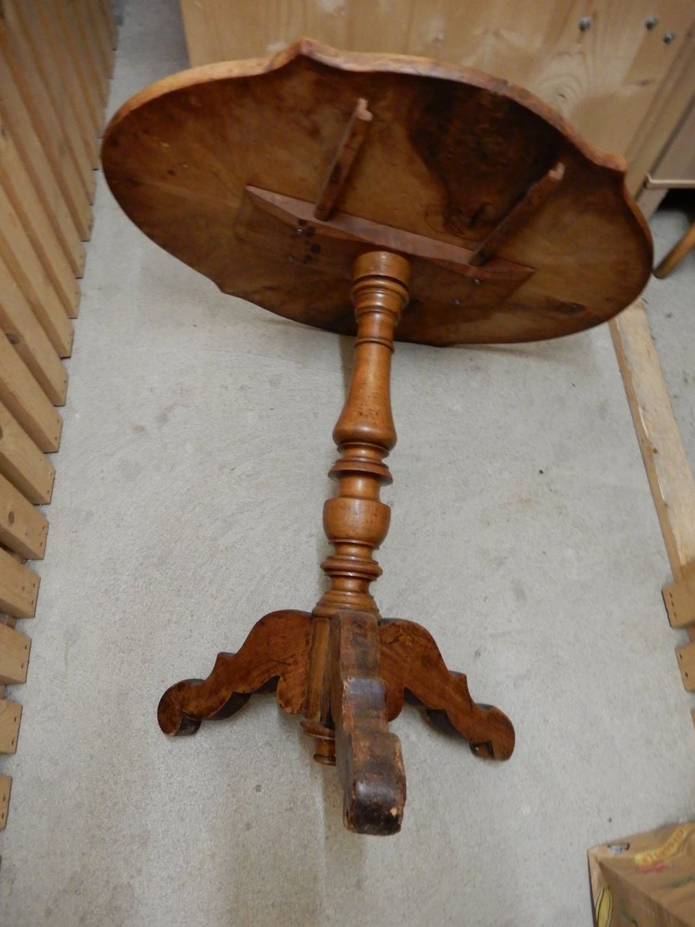 Tables: Table – D'occasion à PLAN-LES-OUATES par DUMONTBE 1