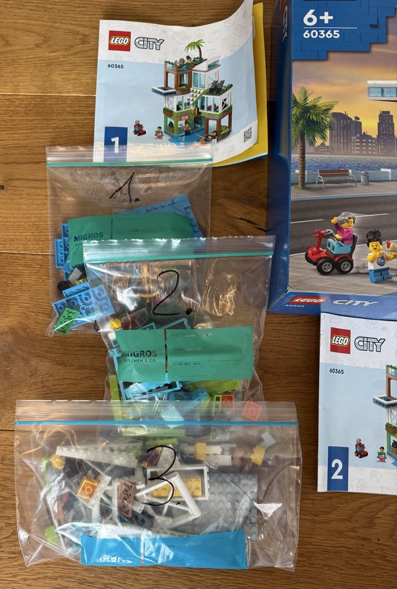 Lego Kit di costruzioni: Lego Appartementhaus 60563 – Usato da Härkingen venduto da Muelli7 1