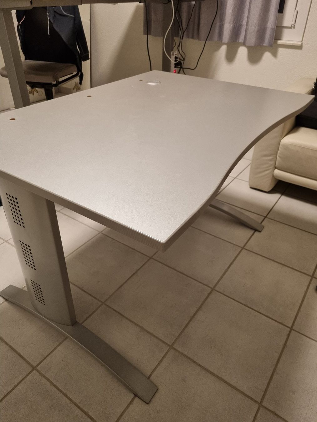 Scrivanie: Pult / Schreibtisch, grau, 120x84cm – Usato da Uetikon am See venduto da sandro.adm