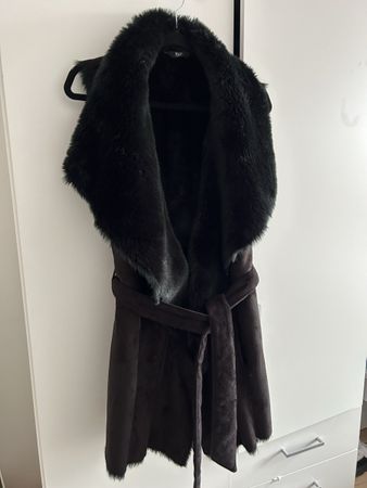 F&F Weste Gr. 42 Schwarz Kunstfell Winter Herbst Top
