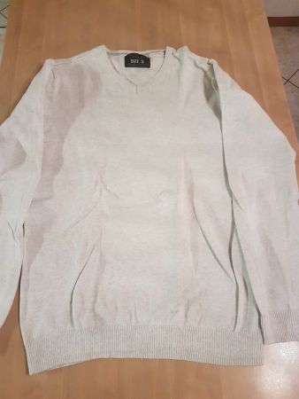 Pull col en V taille S marque Jean Pascale