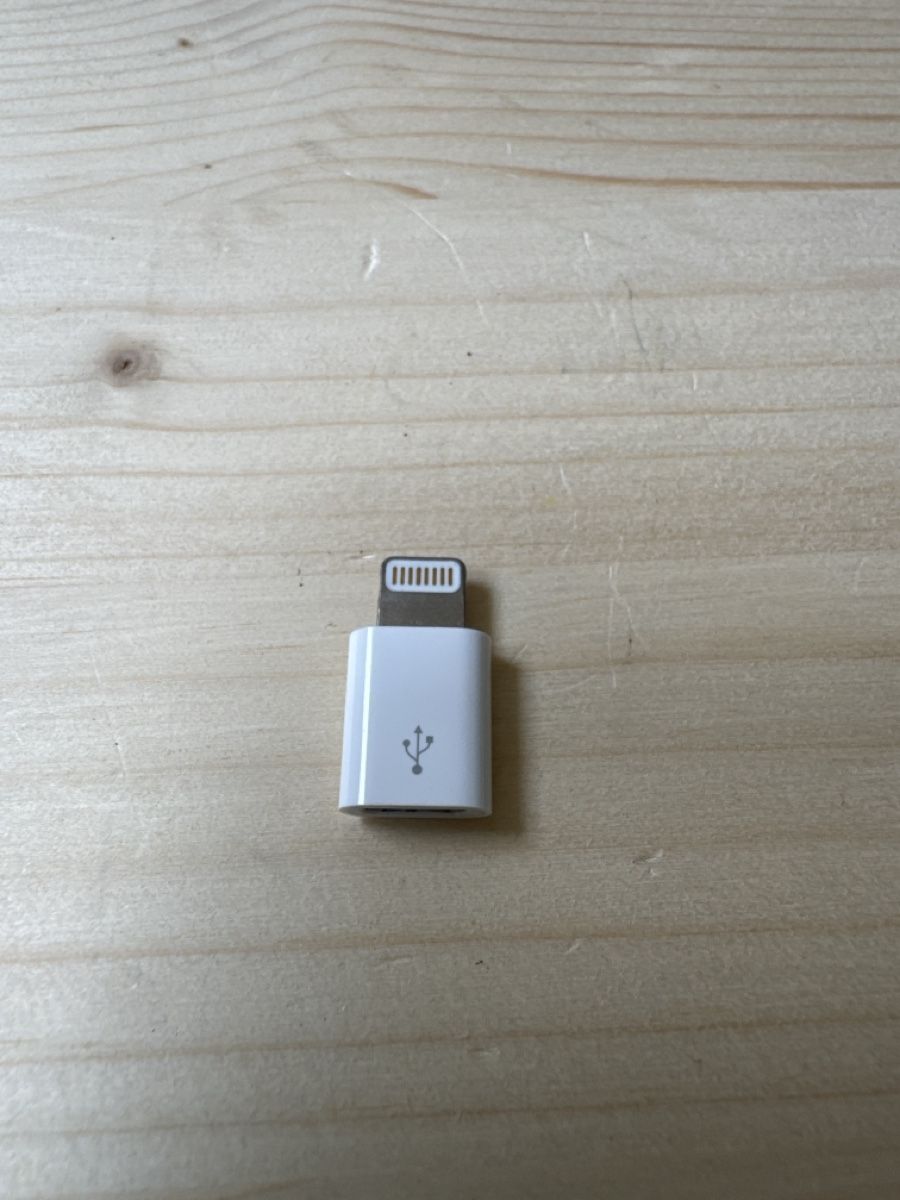 Unità & Adattatore: iPhone Adapter Lightning – Usato da Ebnat-Kappel venduto da Elegant 6