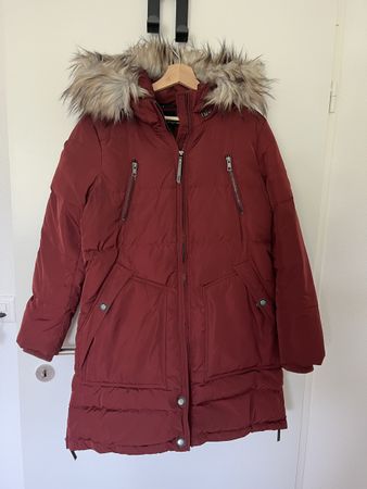 Warme Winterjacke, Rot mit Fellkapuze, Grösse M, Top!