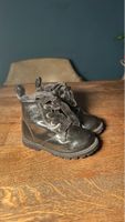 Kinderstiefel schwarz lackiert Zustand 