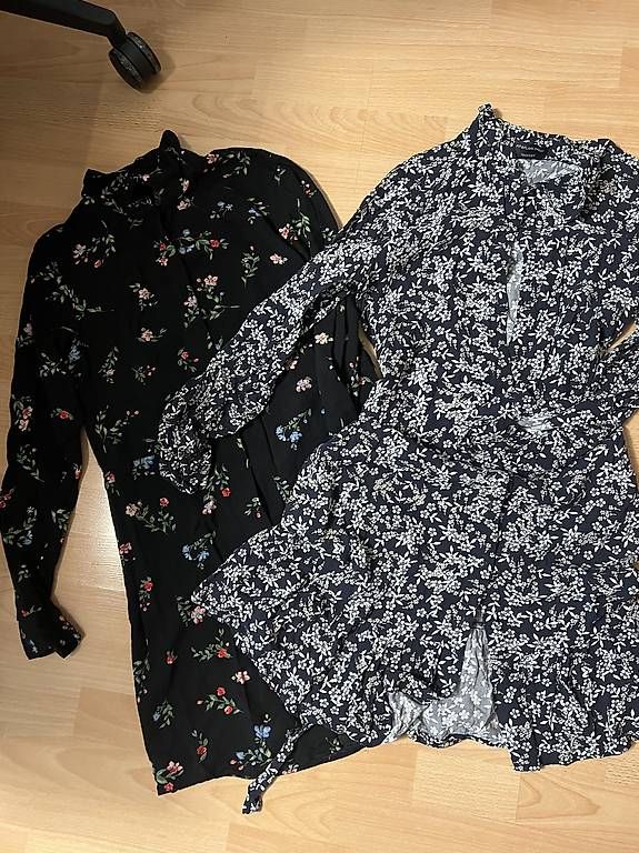 Vestiti: 2 Blusenblumenkleider – Usato da Tuggen venduto da Tantas