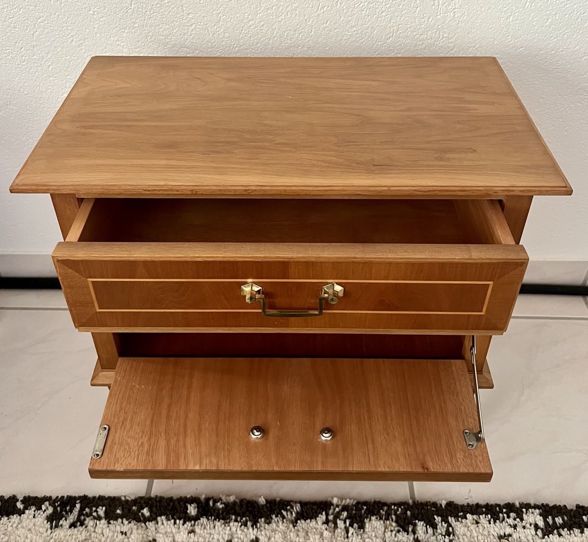 Nachttische: 60er/70er Designklassiker Kommode Nachttischli – Gebraucht aus Hunzenschwil von Madachica 2