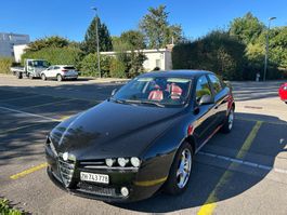 Alfa Romeo 159 Limousine schwarz mit rotem Leder