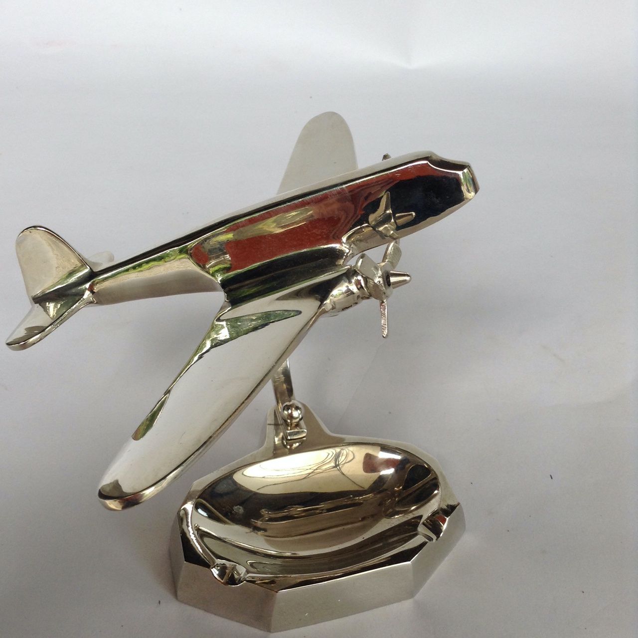 Kit di modellismo & Modellini statici: DC 3 Flugzeugaschenbecher – Nuovo (secondo la descrizione) da Ermensee venduto da Alainmischler 2