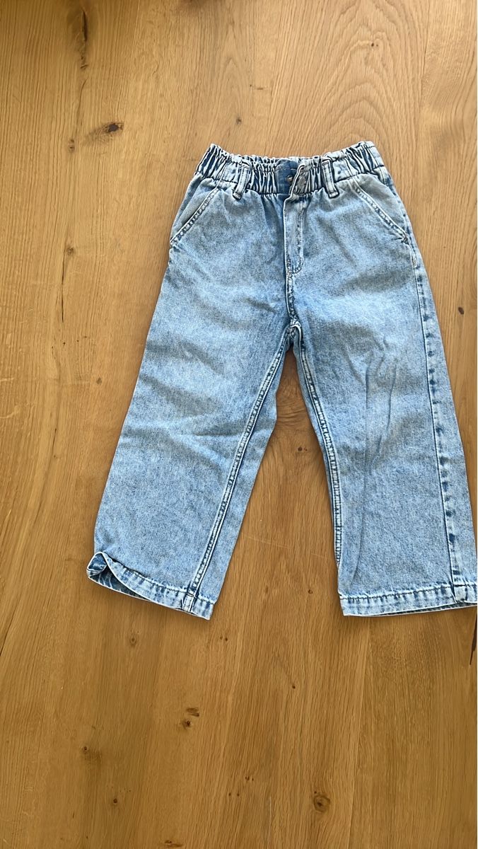 H&M Pantaloni: Weite Jeans H&M Grösse 104 – Usato da Recherswil venduto da ch0_y9gb