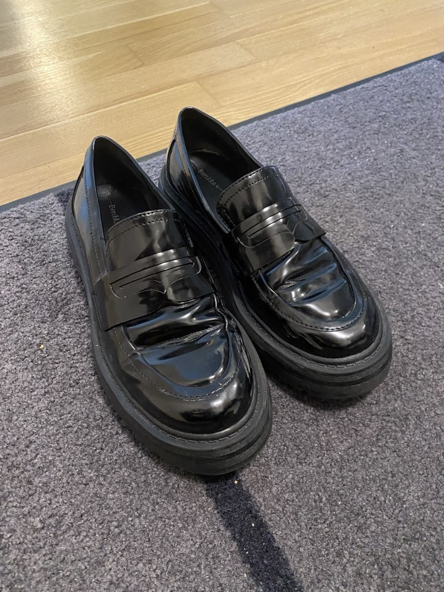 Bershka Scarpe da donna: Lack-Loafer, Grösse 36 – Usato da Wil SG venduto da Sawil
