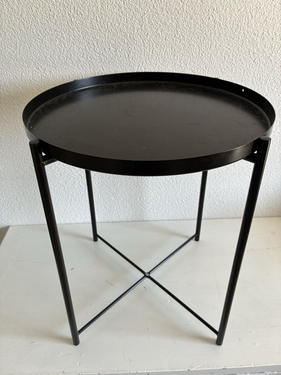 Ikea Tavoli: IKEA GLADOM Beistelltisch schwarz – Usato da Elgg venduto da 1222