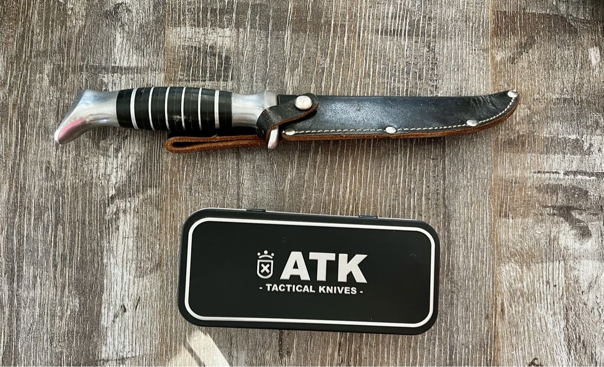 Hubertus Accessori: Hubertus & ATK tactical knives – Usato da Charmey (Gruyère) venduto da Stockeal