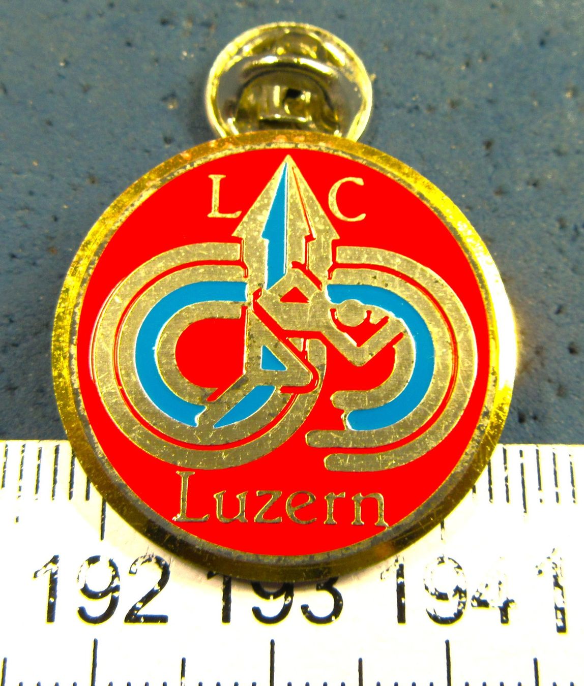 Swiss Placchette & Badge: LC LUZERN PIN GEPRÄGT – Usato da Ettingen venduto da Hausi4711