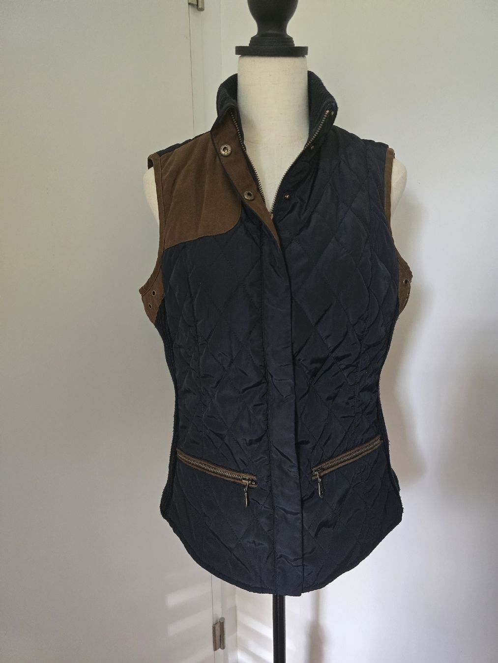 Zara Gilet & Giacche senza maniche: Zara Basic Gesteppte Weste L – Schwarz Braun Steppweste  – Nuovo (secondo la descrizione) da Tecknau venduto da Leni_SecondLove 1