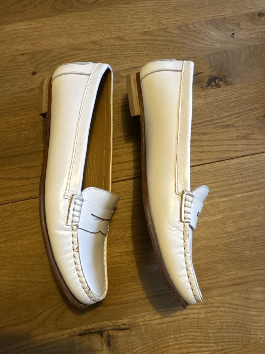 Scarpe da donna: Mocassins blancs crème – Usato da Colombier NE venduto da Gwendo 1
