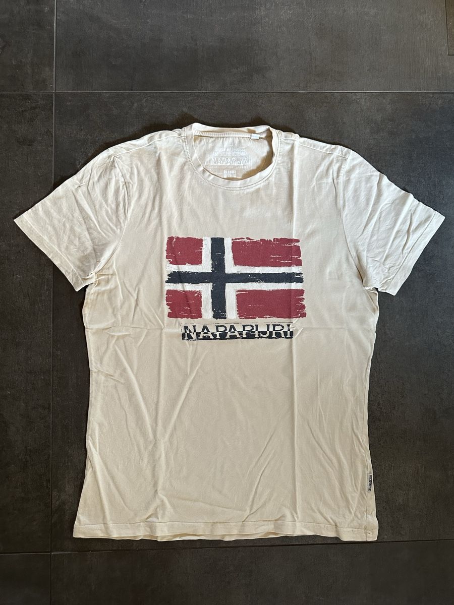 Napapijri T-shirt: T-shirt beige, size M, Napapijri  – Usato da Losone venduto da Gioelenalli_ 1